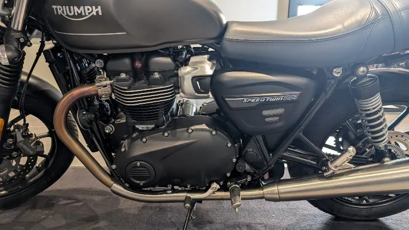 SPEED TWIN 900