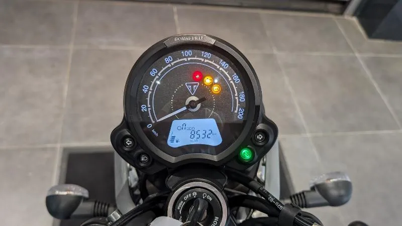 SPEED TWIN 900
