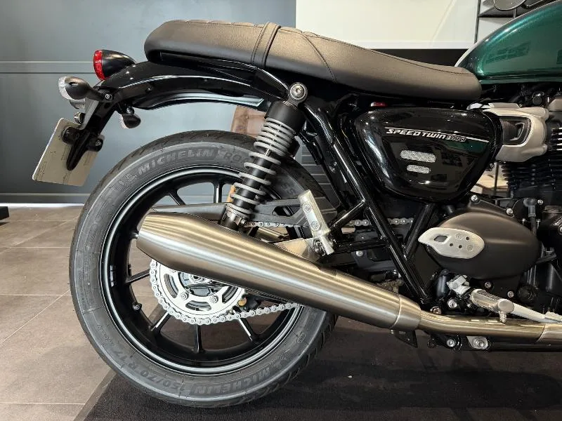 SPEED TWIN 900