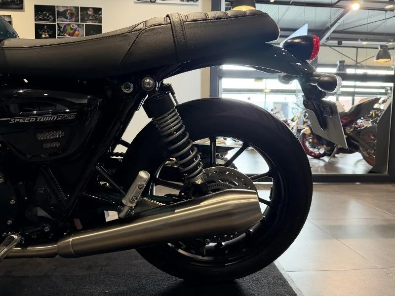 SPEED TWIN 900