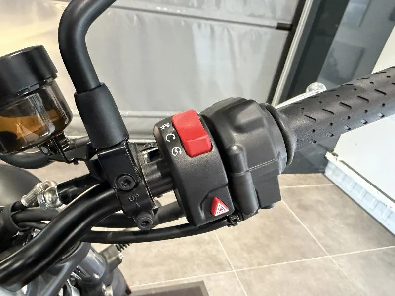 SPEED TWIN 900