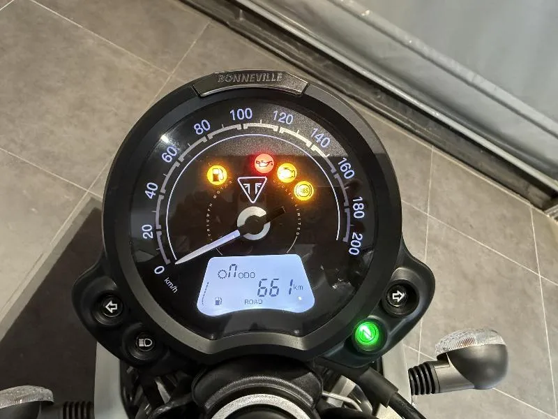 SPEED TWIN 900