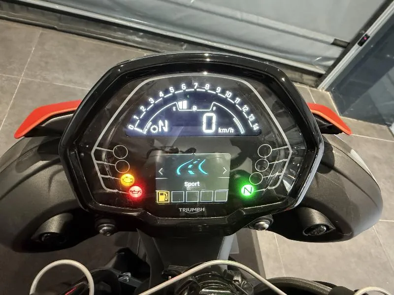 STREET TRIPLE 765 R