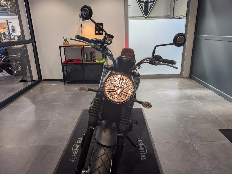 STREET SCRAMBLER 900