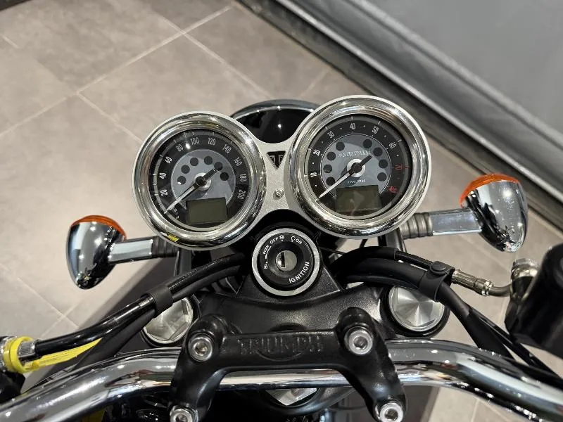 BONNEVILLE T120