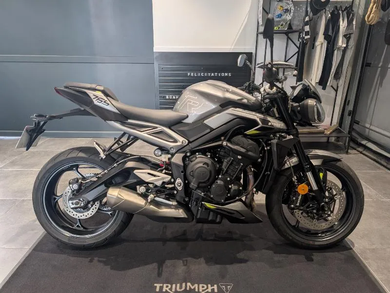 STREET TRIPLE 675 R