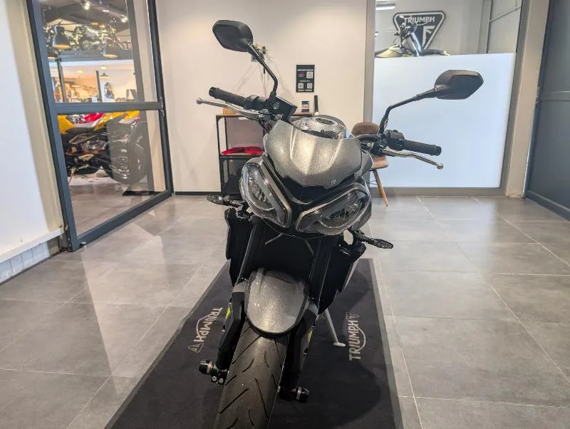 STREET TRIPLE 675 R