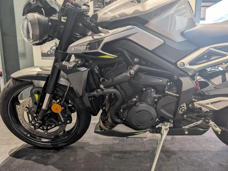 STREET TRIPLE 675 R