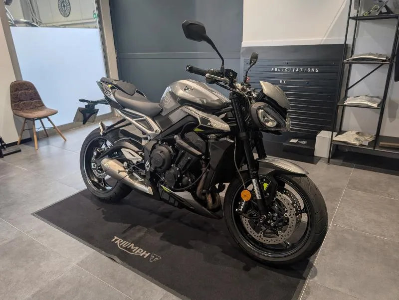 STREET TRIPLE 675 R