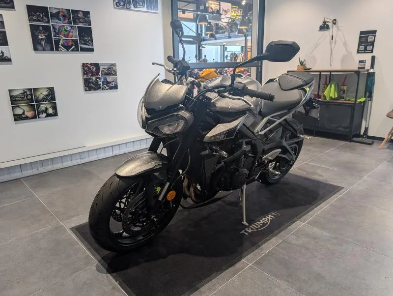STREET TRIPLE 675 R