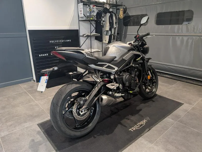 STREET TRIPLE 675 R