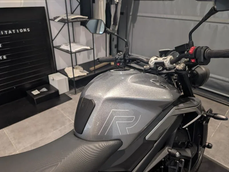STREET TRIPLE 675 R