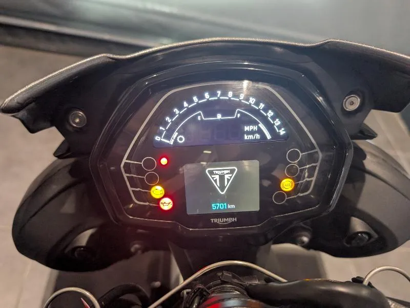 STREET TRIPLE 675 R