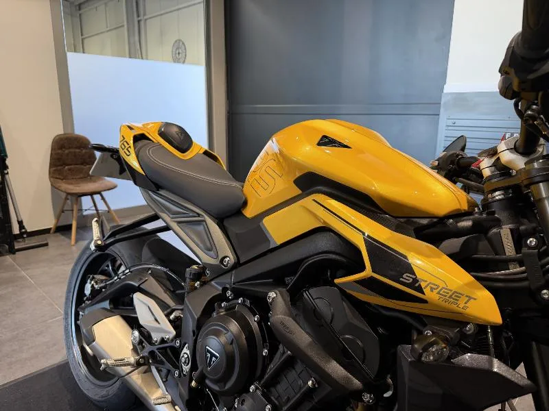 STREET TRIPLE 765 RS
