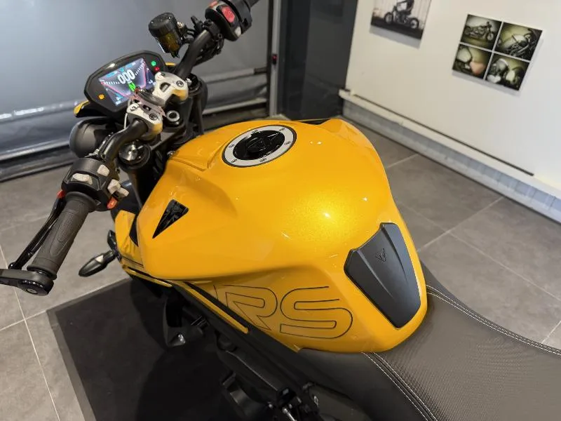 STREET TRIPLE 765 RS