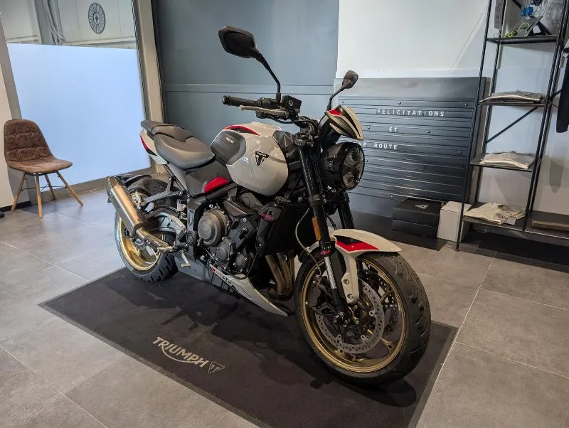 TRIDENT 800