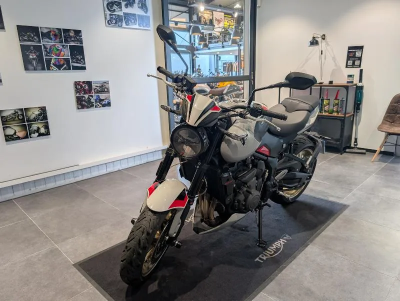 TRIDENT 800