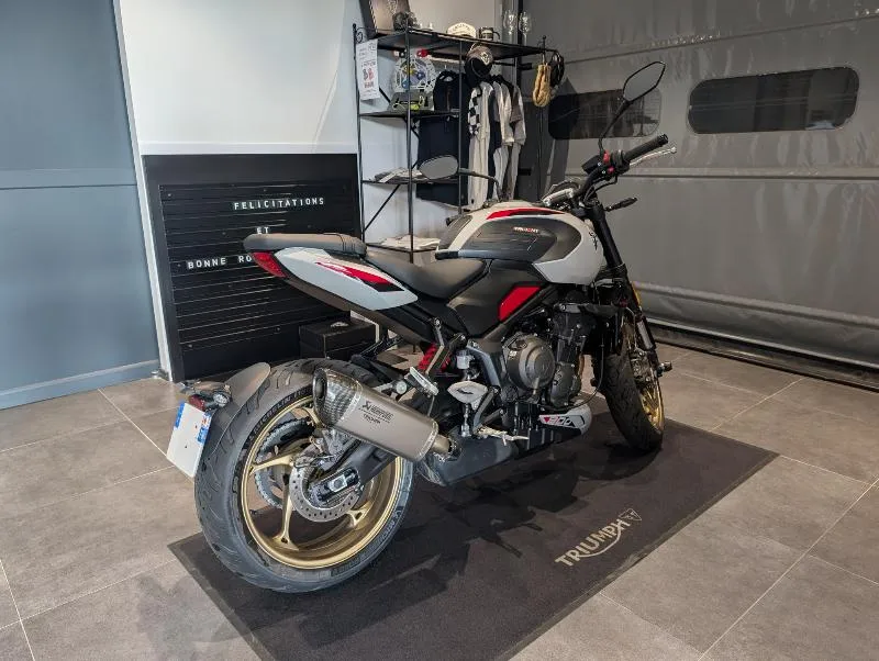 TRIDENT 800