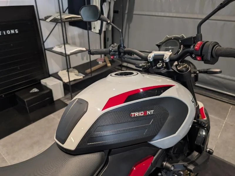 TRIDENT 800