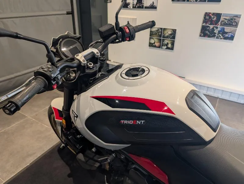 TRIDENT 800