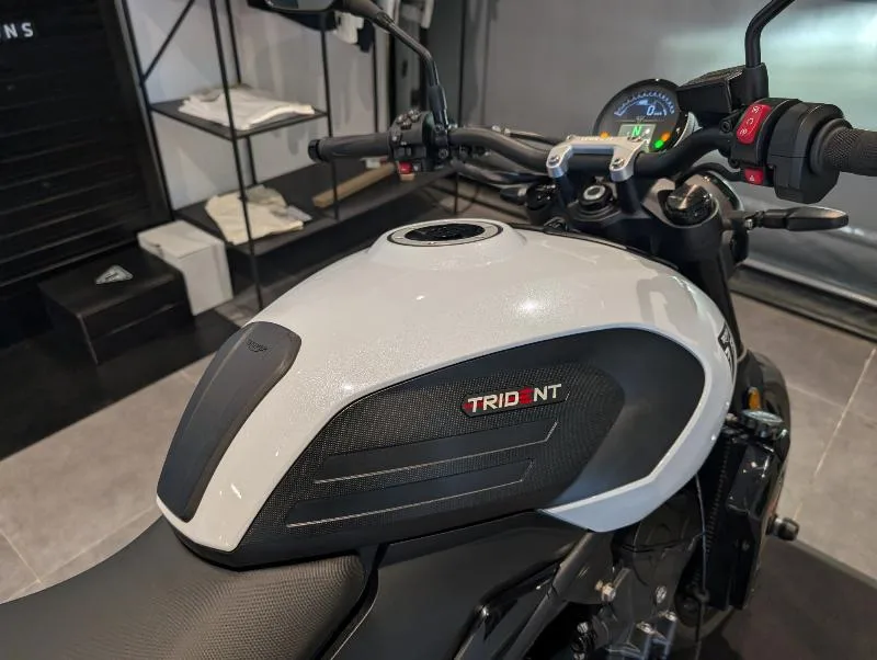 TRIDENT 660