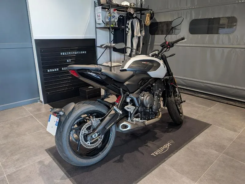 TRIDENT 660