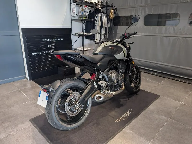 TRIDENT 660
