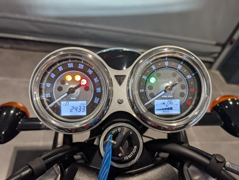 Bonneville T100