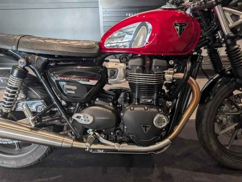 SPEED TWIN 900