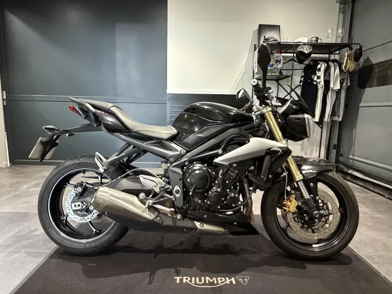 STREET TRIPLE 675