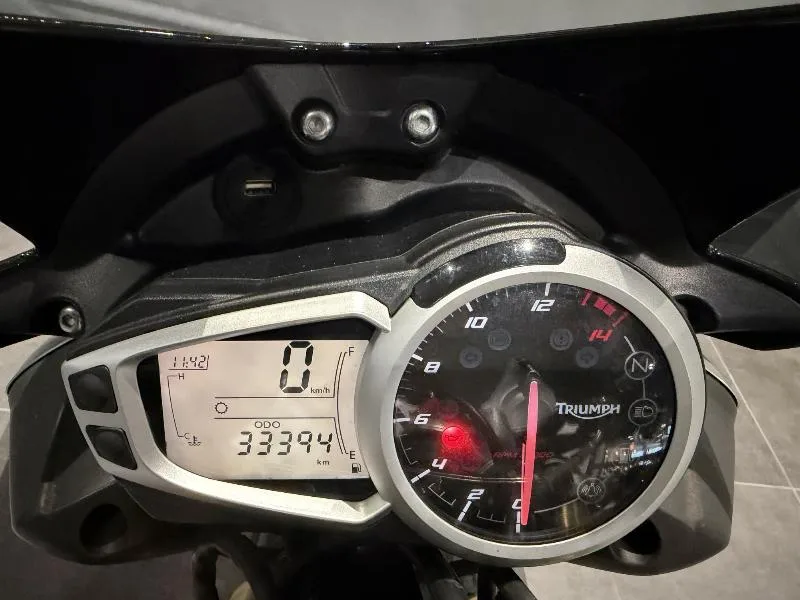 STREET TRIPLE 675
