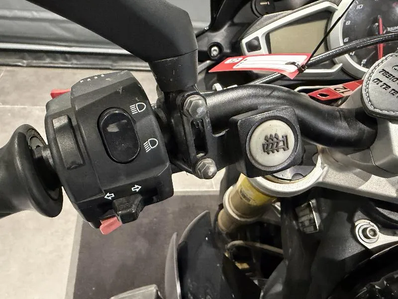 STREET TRIPLE 675