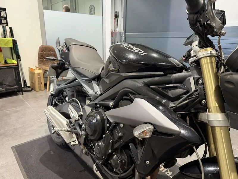 STREET TRIPLE 675