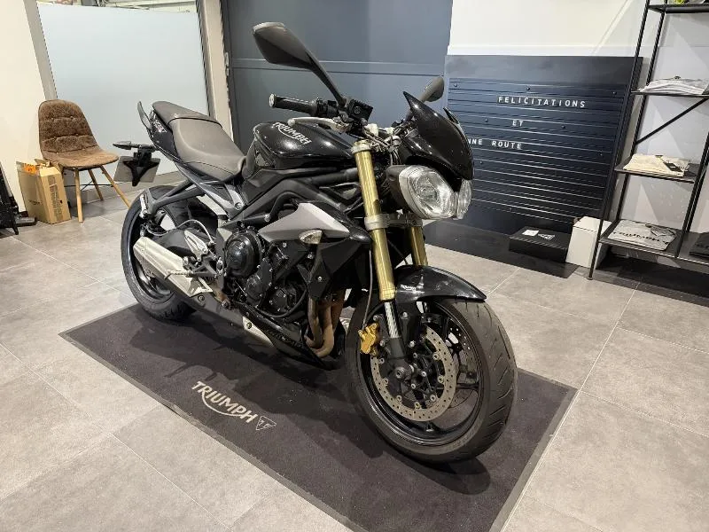 STREET TRIPLE 675