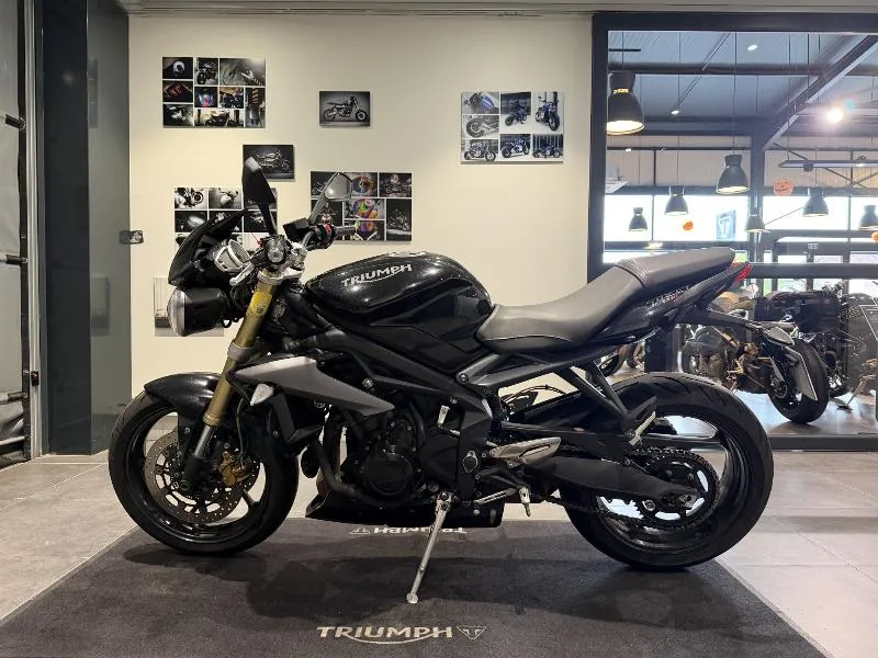 STREET TRIPLE 675