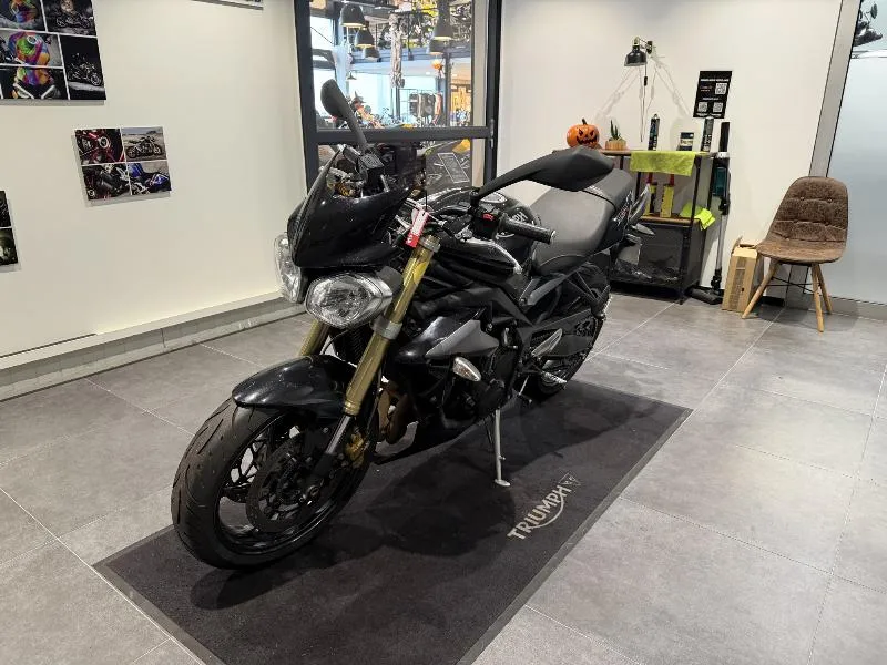 STREET TRIPLE 675