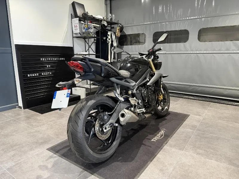 STREET TRIPLE 675