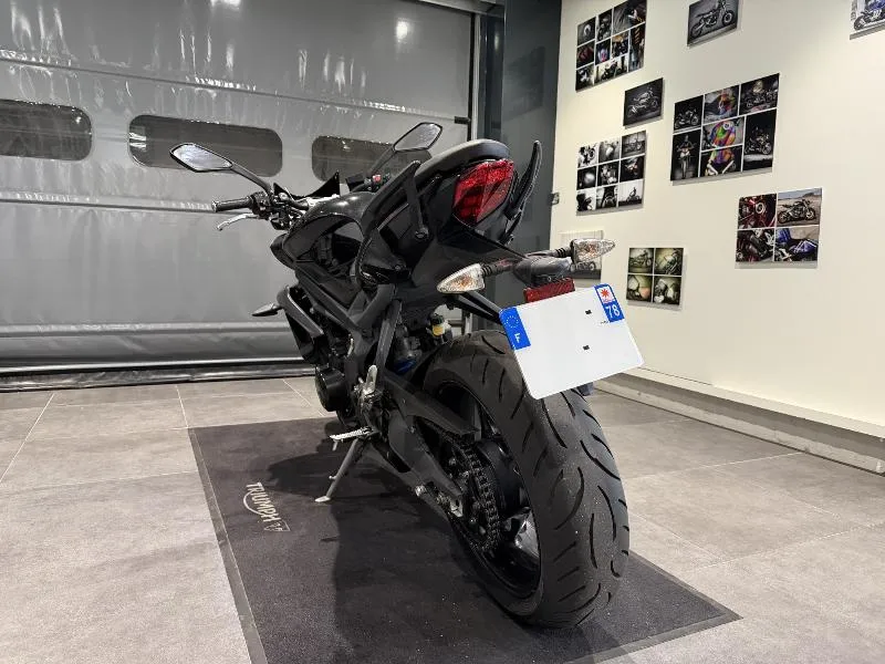 STREET TRIPLE 675