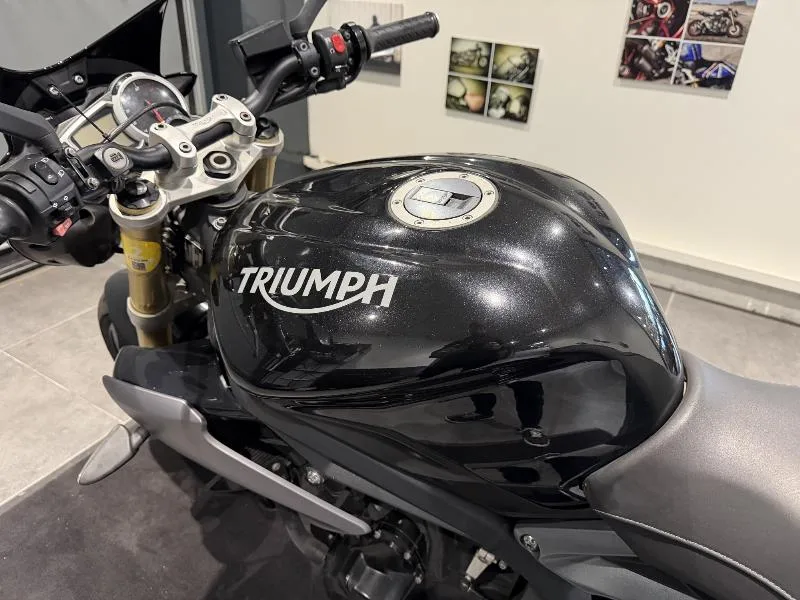 STREET TRIPLE 675