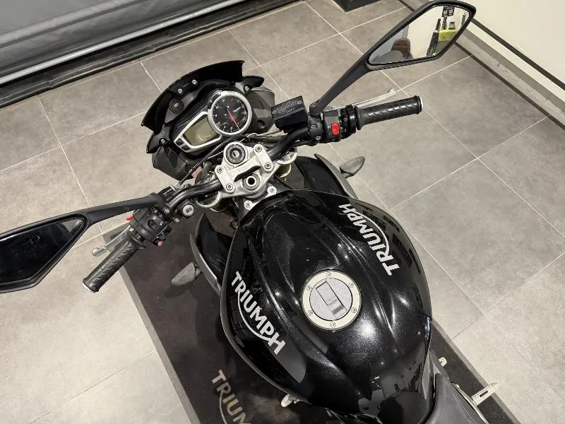 STREET TRIPLE 675