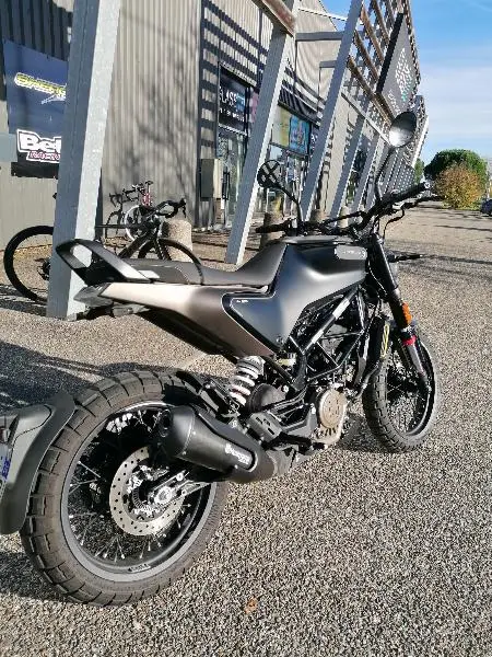 SVARTPILEN 125 ABS