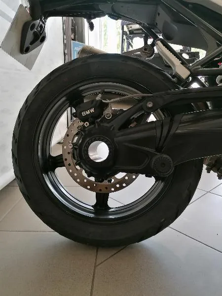 R NineT