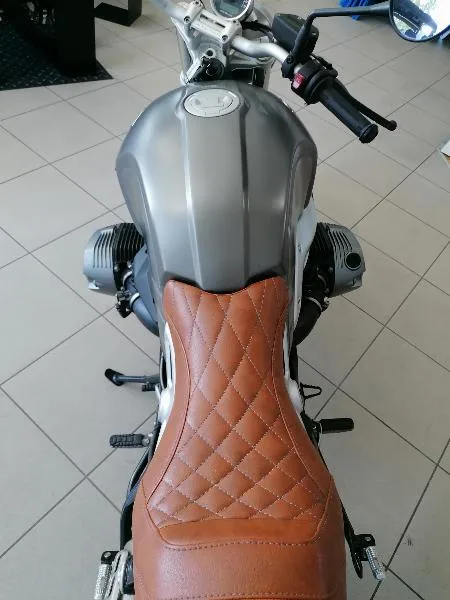 R NineT