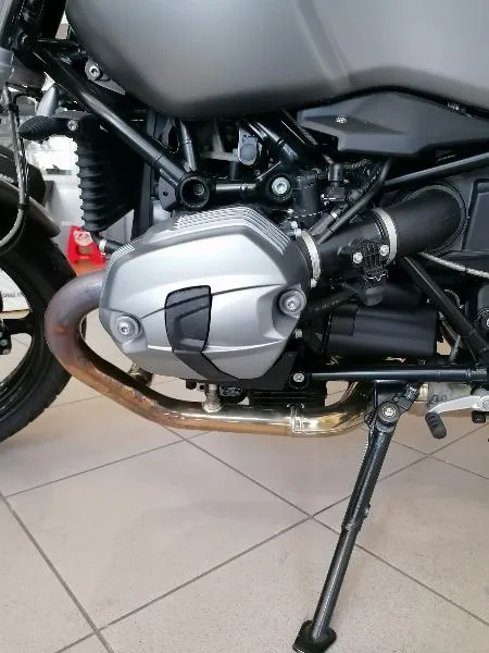 R NineT