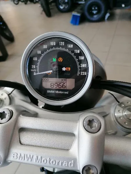 R NineT