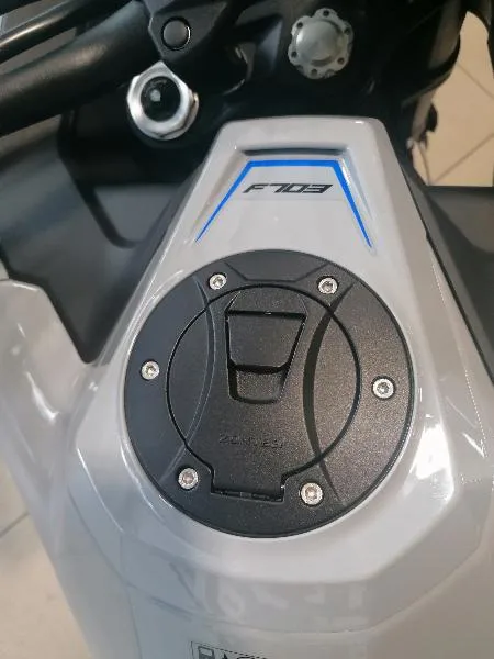 ZT 703 F