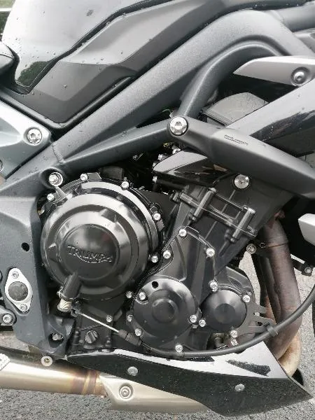STREET TRIPLE 675