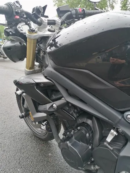 STREET TRIPLE 675