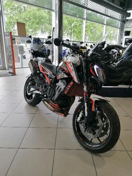 790 DUKE ABS