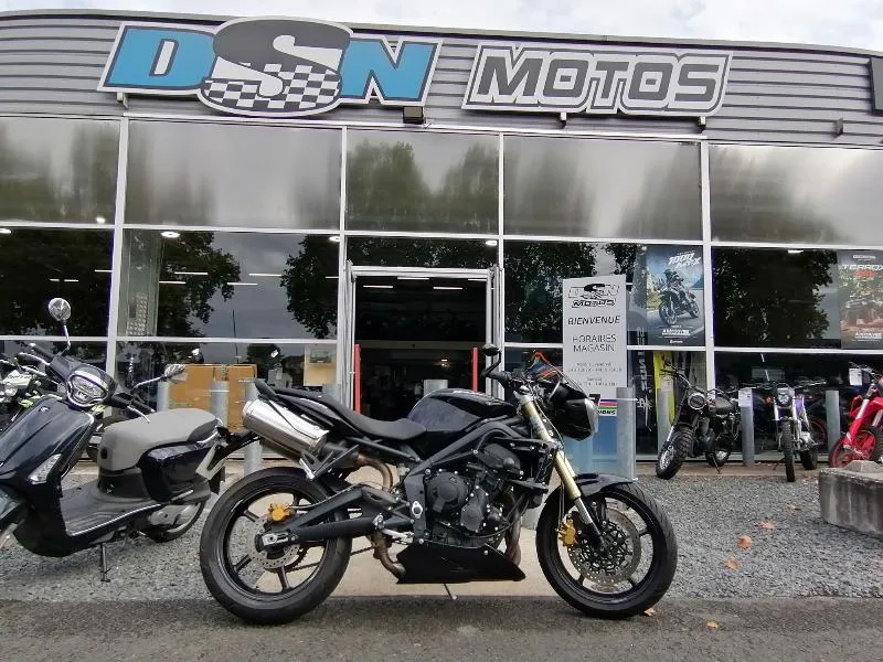STREET TRIPLE 675